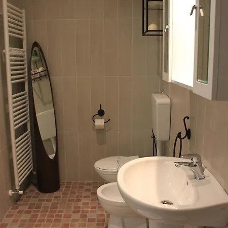 ゲストハウス La Fabbrica Dell'oro 3*